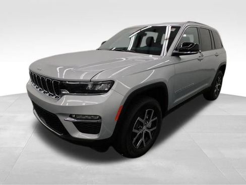 Used 2025 Jeep Grand Cherokee Limited image 14