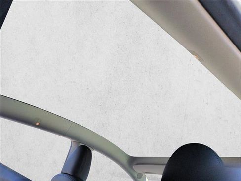 Used 2023 Tesla Model Y Long Range image 18