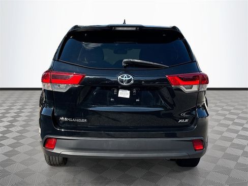 Used 2017 Toyota Highlander XLE image 7