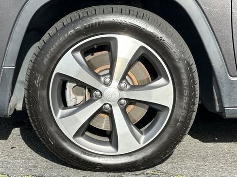 Used 2020 Jeep Cherokee Limited image 29