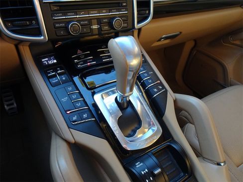 Used 2015 Porsche Cayenne S image 16
