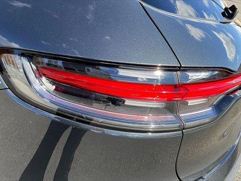 Used 2022 Porsche Macan Base image 23