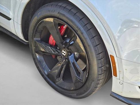 Used 2019 Bentley Bentayga image 5