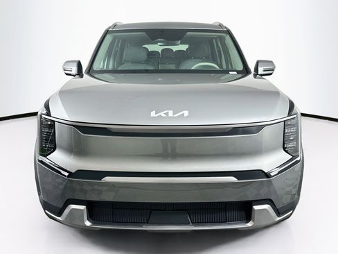 Used 2024 Kia EV9 Wind AWD/4WD image 2
