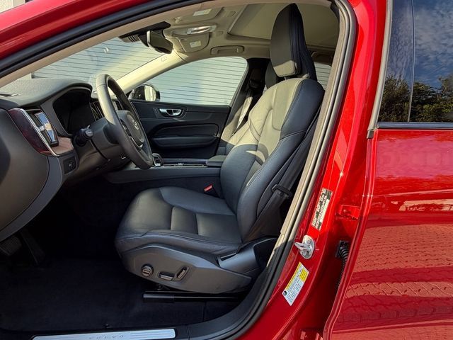 Certified 2024 Volvo XC60 B5 Plus AWD/4WD image 12