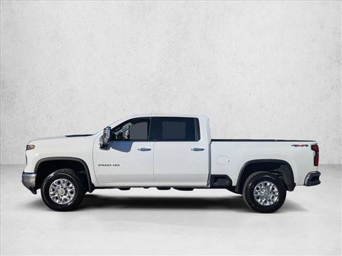 Used 2025 Chevrolet Silverado 2500 LTZ w/ LTZ Convenience Package image 9