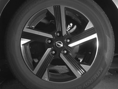 Used 2025 Nissan Sentra SV FWD image 14
