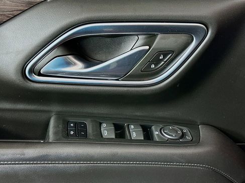 Used 2021 Chevrolet Suburban LT RWD image 17