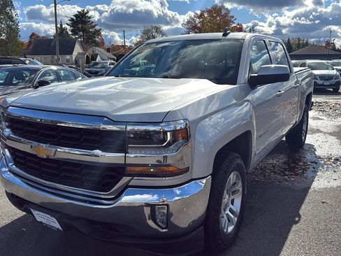 Used 2018 Chevrolet Silverado 1500 LT w/ All Star Edition AWD/4WD image 3