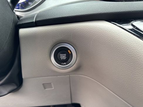 Used 2024 Chrysler Pacifica Touring-L image 24