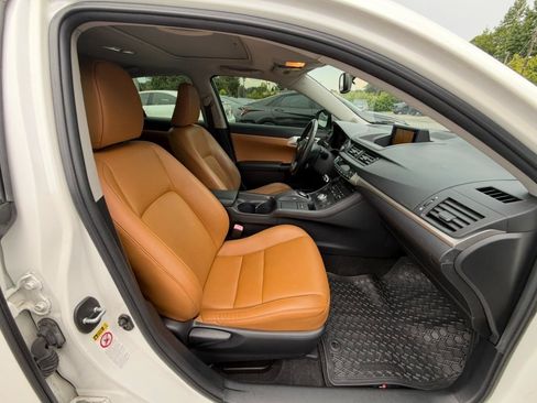 Used 2012 Lexus CT 200h Premium w/ Premium Audio Pkg FWD image 29