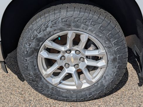 Used 2022 Chevrolet Silverado 1500 LT AWD/4WD image 7