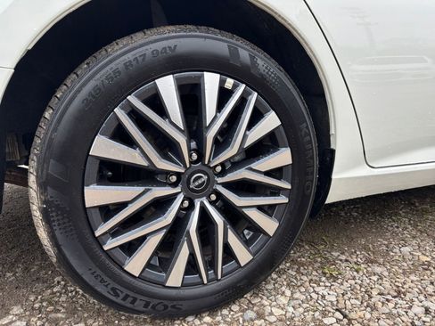 Used 2025 Nissan Altima 2.5 SV image 30