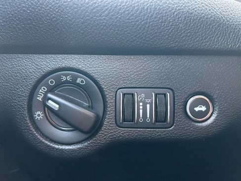 Used 2023 Dodge Challenger SXT image 16