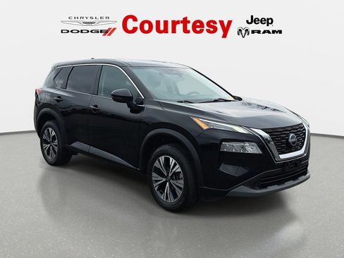 Used 2022 Nissan Rogue SV image 1