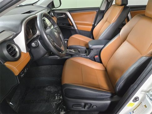 Used 2018 Toyota RAV4 Limited w/ Advanced Technology Package image 13