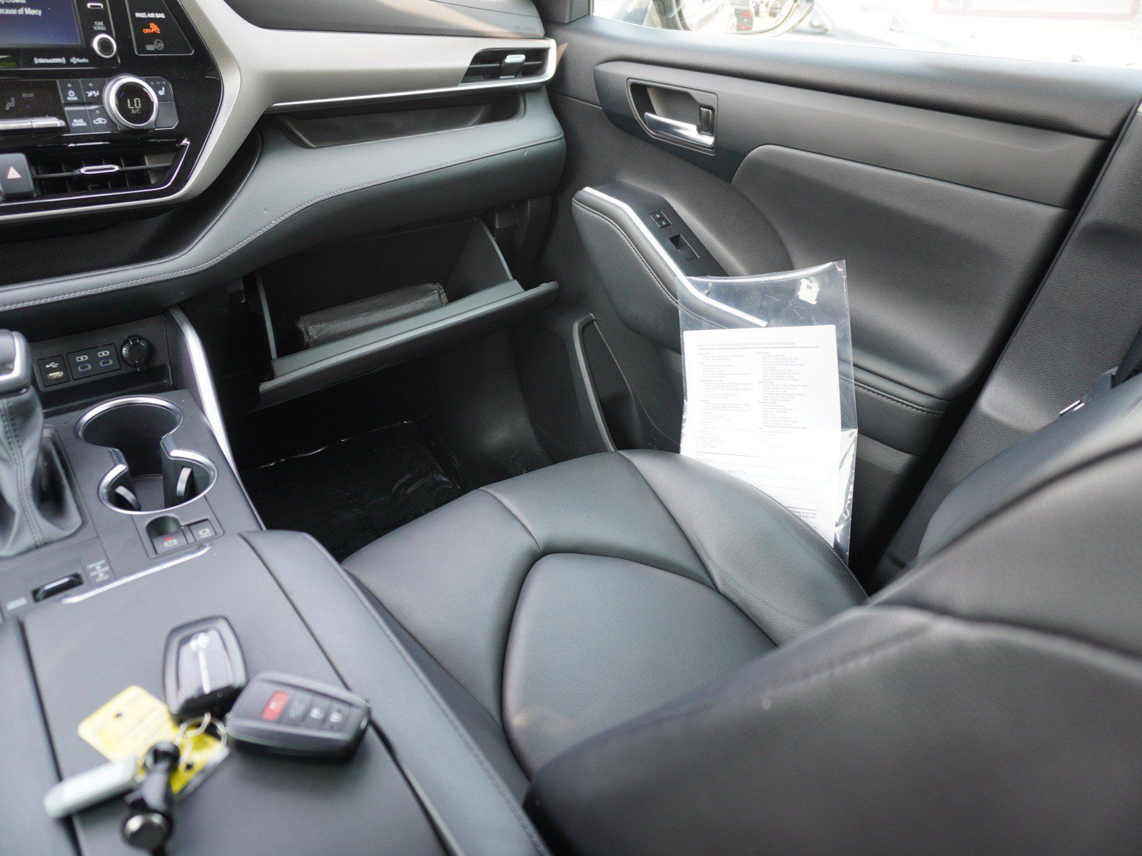 Used 2022 Toyota Highlander XLE FWD image 19