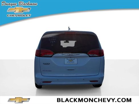 Used 2020 Chrysler Voyager LX w/ Cold Weather Group FWD image 4
