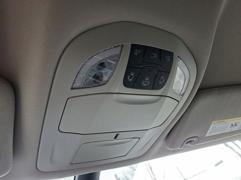 Used 2023 Chrysler Pacifica Touring-L FWD image 32