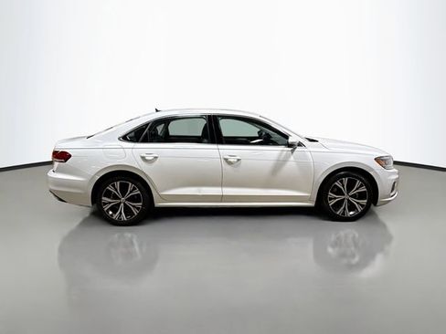 Used 2021 Volkswagen Passat 2.0T SE FWD image 6