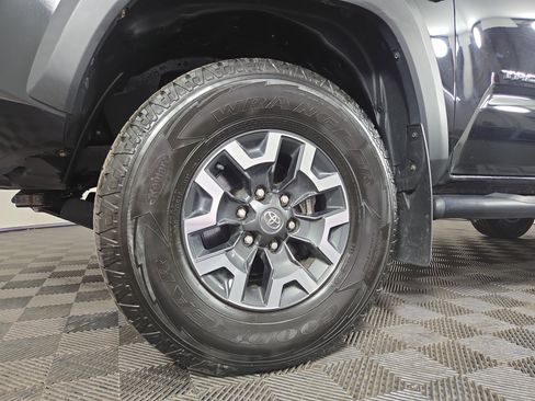 Used 2021 Toyota Tacoma TRD Off-Road AWD/4WD image 31