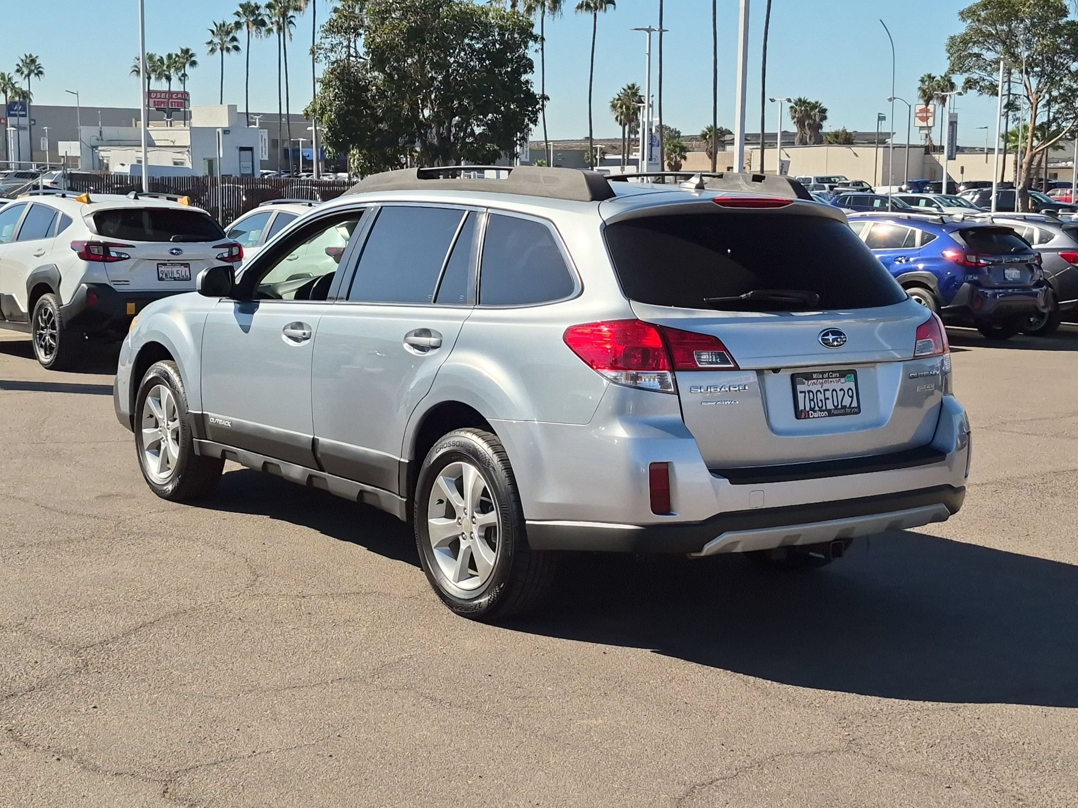 Used 2013 Subaru Outback 2.5i Limited w/ Moonroof Pkg AWD/4WD image 6