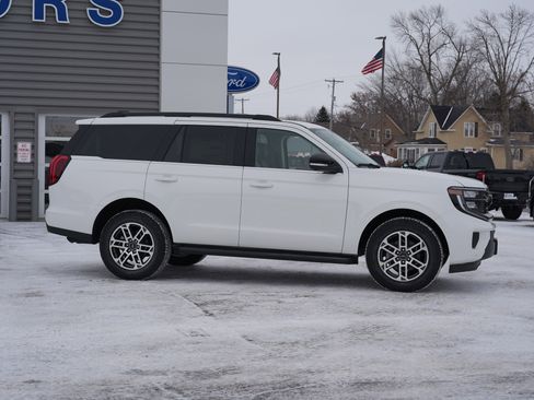 New 2026 Ford Expedition Active image 2