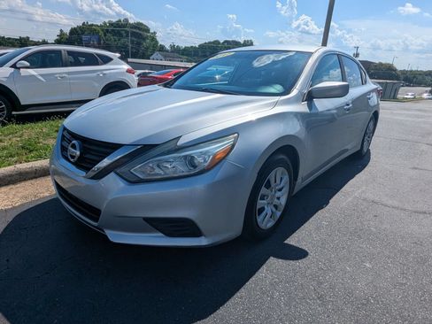 Used 2017 Nissan Altima 2.5 S w/ Power Driver Seat Package FWD image 3