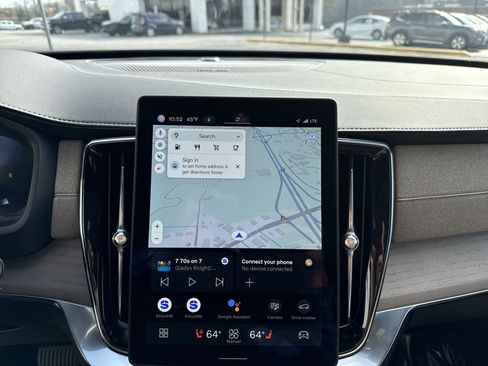 Used 2025 Volvo XC90 B5 Plus image 24