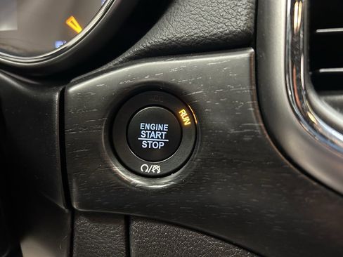 Used 2018 Jeep Grand Cherokee Altitude image 14