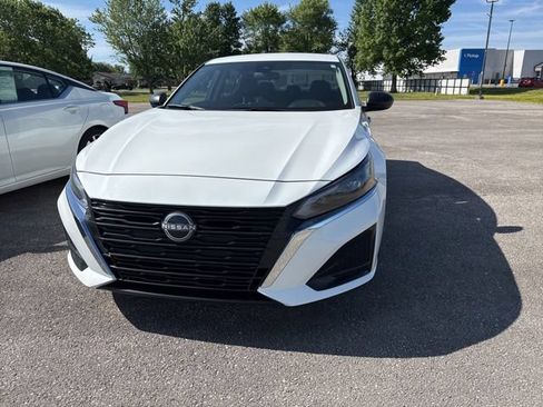 Used 2025 Nissan Altima 2.5 SV FWD image 5