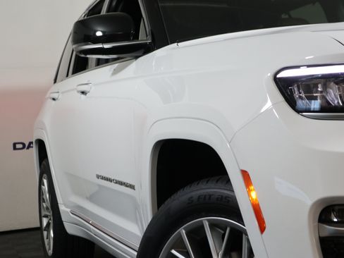 Used 2022 Jeep Grand Cherokee Summit w/ Adv Protech Group IV AWD/4WD image 3