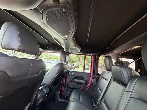 Used 2024 Jeep Wrangler Unlimited Sahara w/ Technology Group AWD/4WD image 34