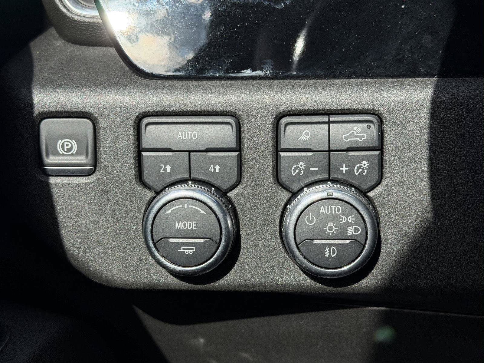 Used 2025 GMC Sierra 1500 SLT AWD/4WD image 35
