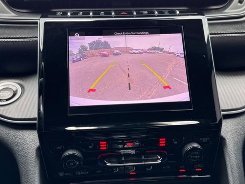 Used 2023 Jeep Grand Cherokee Altitude RWD image 13