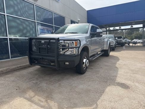 Used 2021 Ford F350 Lariat w/ Lariat Value Package image 4