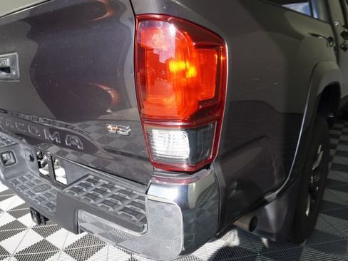 Used 2022 Toyota Tacoma SR5 RWD image 13