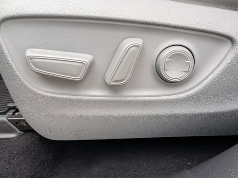 Used 2022 Toyota Highlander XLE AWD/4WD image 17