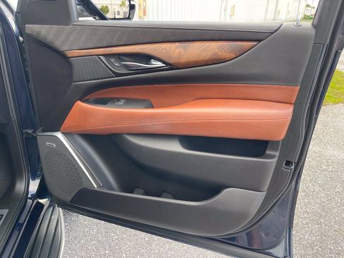 Used 2020 Cadillac Escalade Luxury RWD image 33