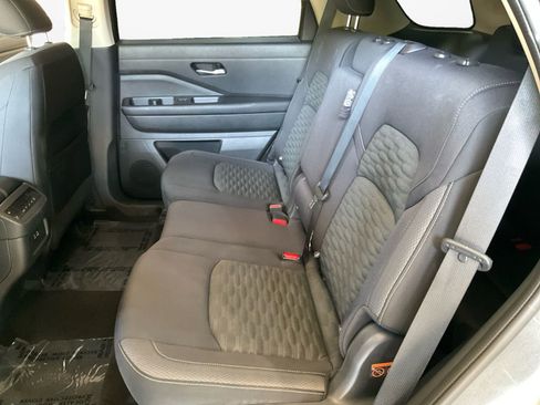 Used 2022 Nissan Pathfinder SV AWD/4WD image 13