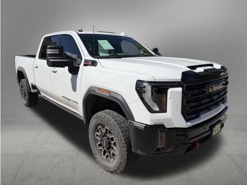 Used 2024 GMC Sierra 2500 AT4X AWD/4WD image 3