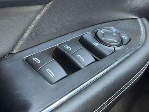 Used 2022 Buick Envision Essence w/ Safety Package FWD image 22