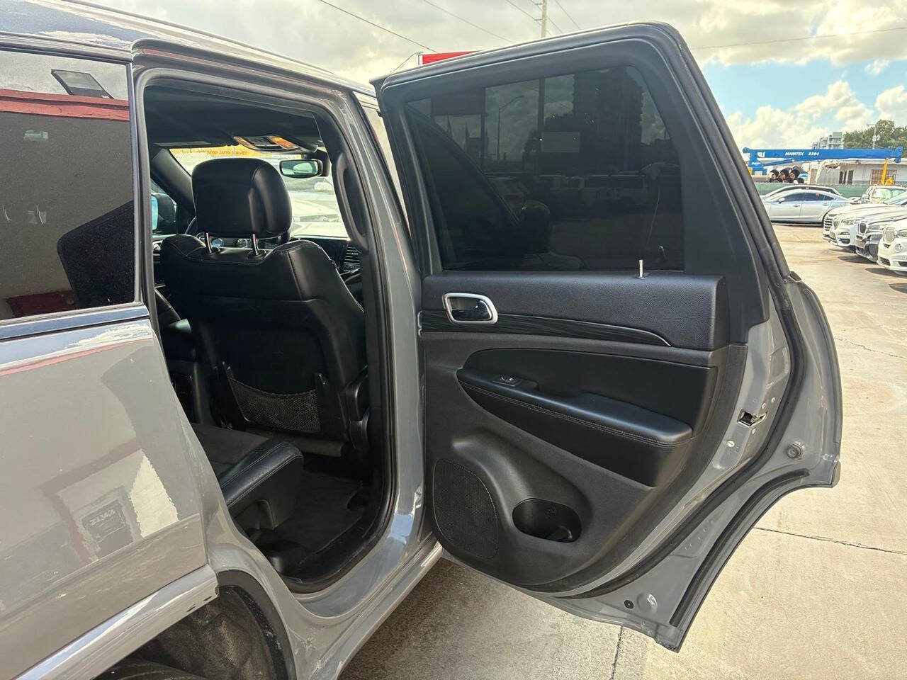 Used 2019 Jeep Grand Cherokee Altitude AWD/4WD image 9