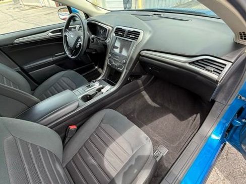 Used 2020 Ford Fusion SE FWD image 18