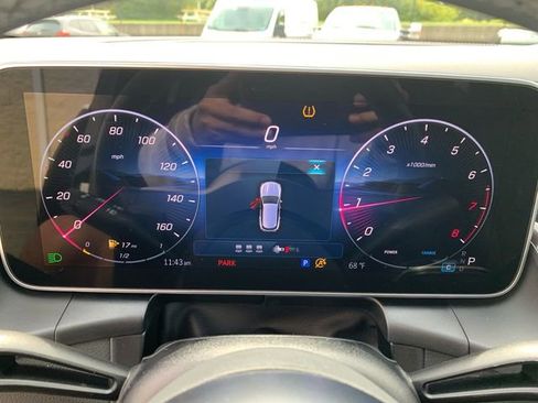 Used 2025 Mercedes-Benz GLC 300 4MATIC image 21