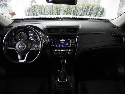 Used 2020 Nissan Rogue SV image 28