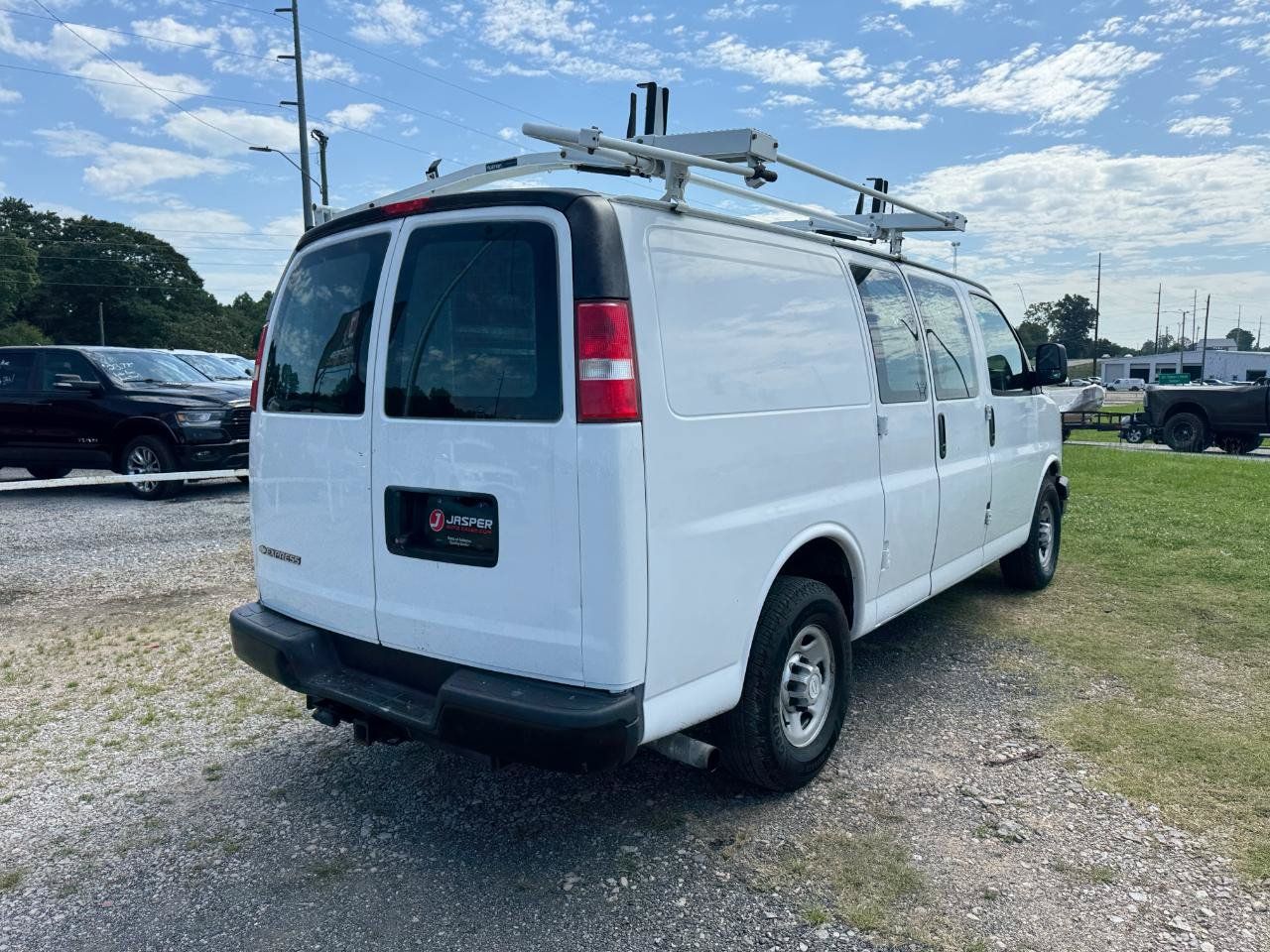 Used 2017 Chevrolet Express 2500 RWD image 3