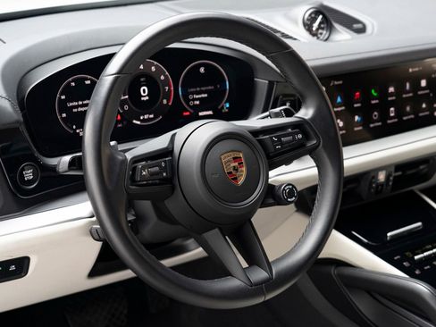 Used 2024 Porsche Cayenne Coupe AWD/4WD image 23