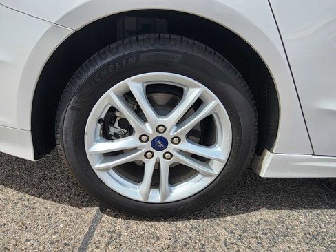 Used 2018 Ford Fusion SE w/ Fusion SE Technology Package FWD image 11
