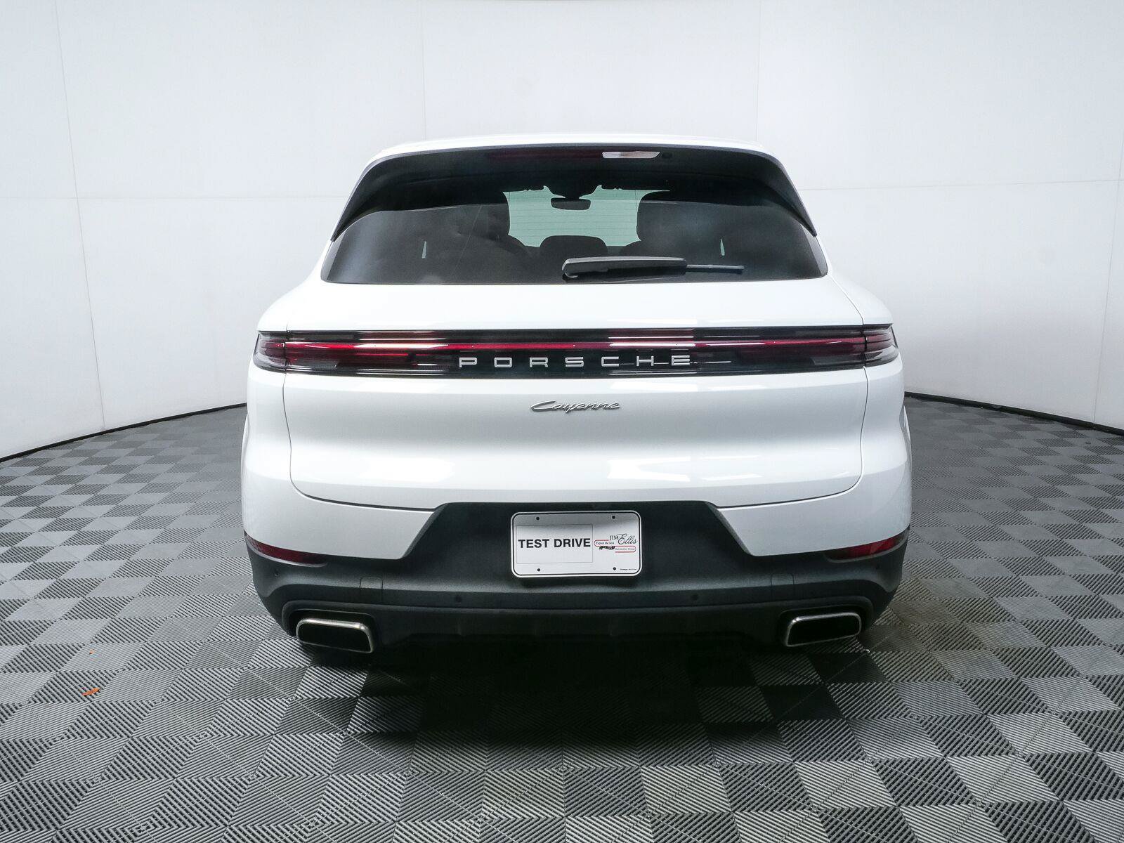 Certified 2024 Porsche Cayenne AWD/4WD image 30